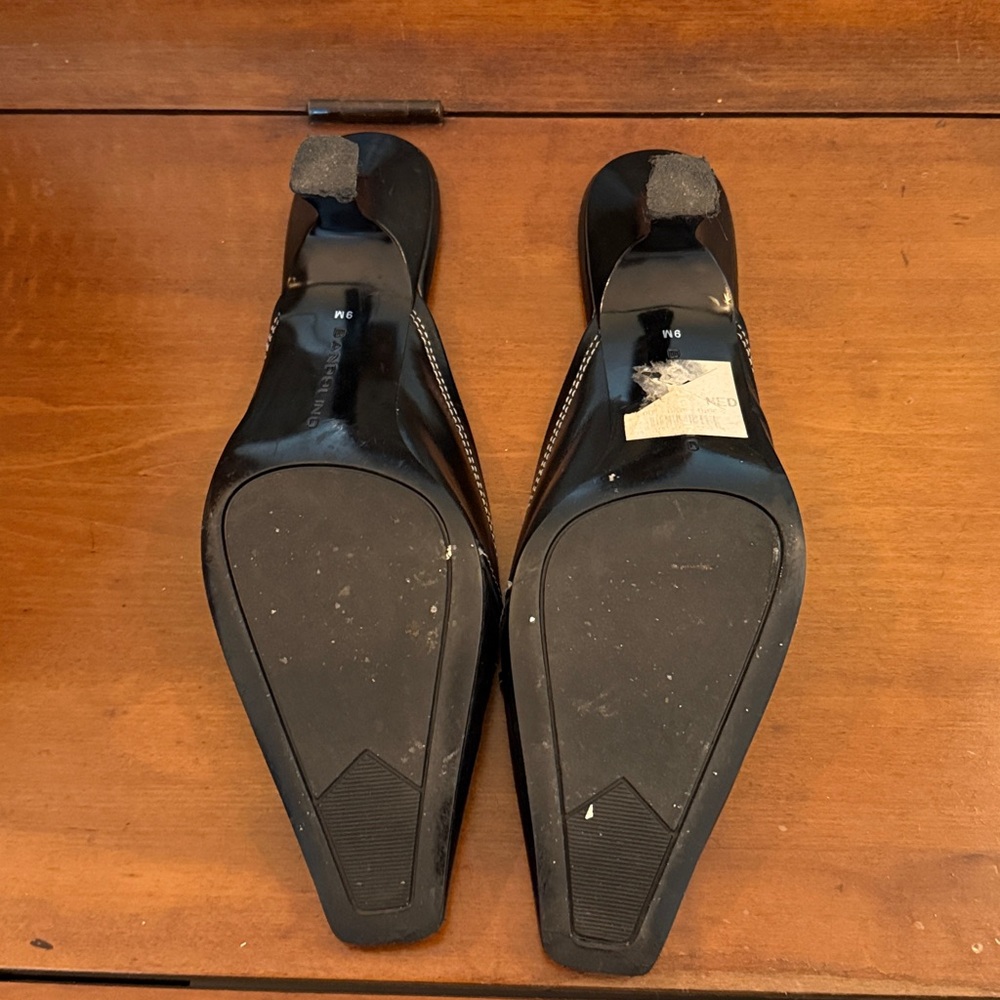 The Bandolino Mules with a kitten heel to wear with everything (9) - Picture 3 of 4